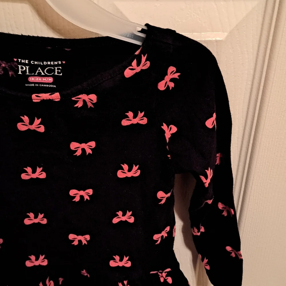 The Children's Place Black and Pink Bow Kids Top good preloved condition.